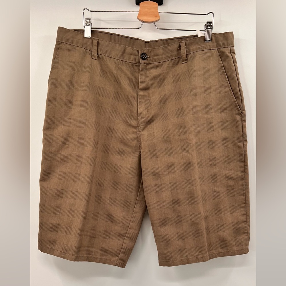 Dickies brown shorts